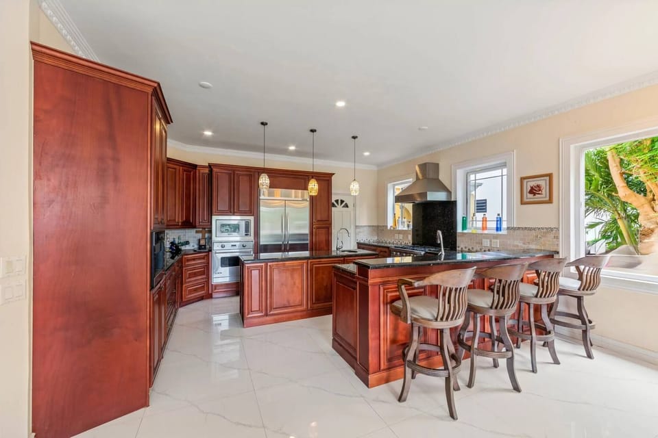 House, 4 Bedrooms, Smoking, Hot Tub | Private kitchen