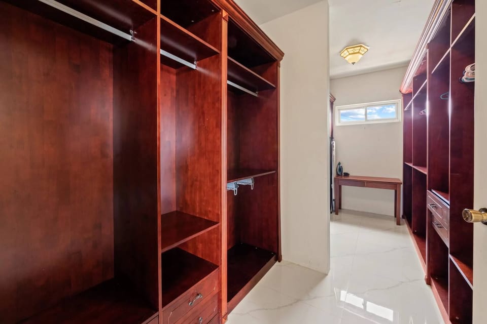 House, 4 Bedrooms, Smoking, Hot Tub | Interior