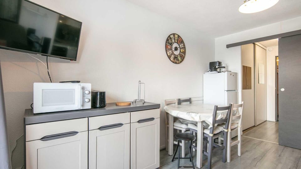 Apartment | Dining