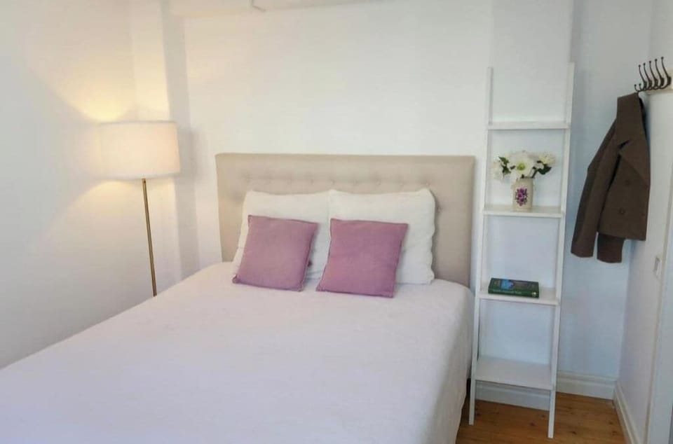 Private Room - Queen-size bed | WiFi (free)