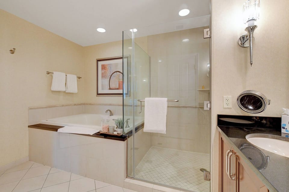 Remodeled MGM Signature Suite High FLR Apartment hotel in Las Vegas Strip