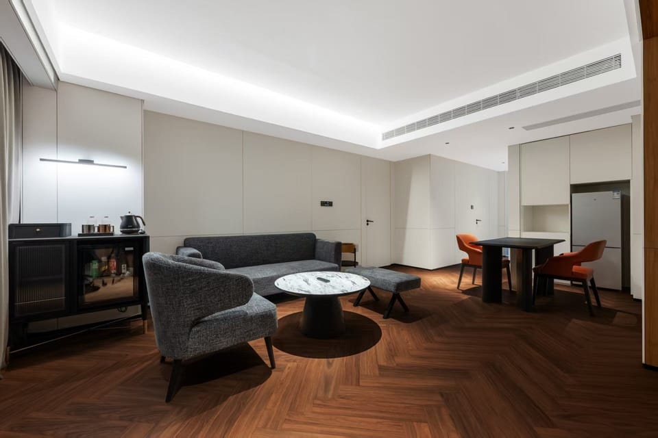 Business Suite, 1 Queen Bed, Hot Tub, City View | Living area | 65-inch LCD TV with digital channels, pay movies, printers