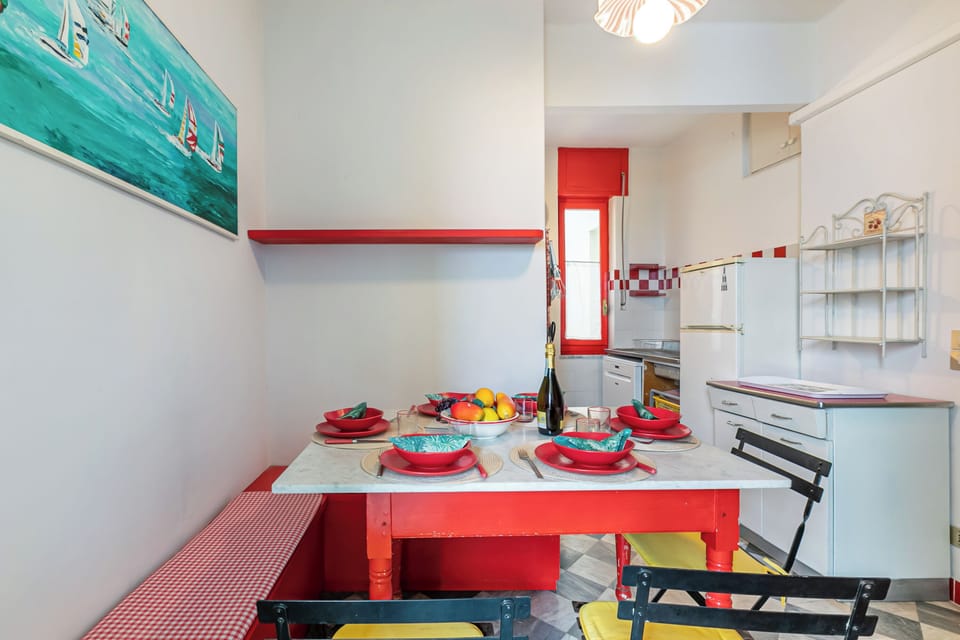 Family Apartment, Multiple Bedrooms, 2 Bathrooms, Sea Facing (Attico Giancardi) | Dining