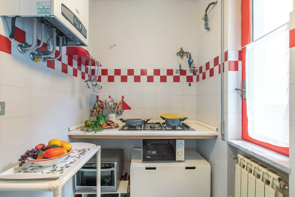 Family Apartment, Multiple Bedrooms, 2 Bathrooms, Sea Facing (Attico Giancardi) | Private kitchen | Fridge, microwave, oven, stovetop