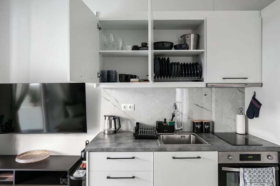 Deluxe Apartment, 2 Bedrooms, Kitchen, City View | Private kitchen | Full-size fridge, oven, stovetop, espresso maker