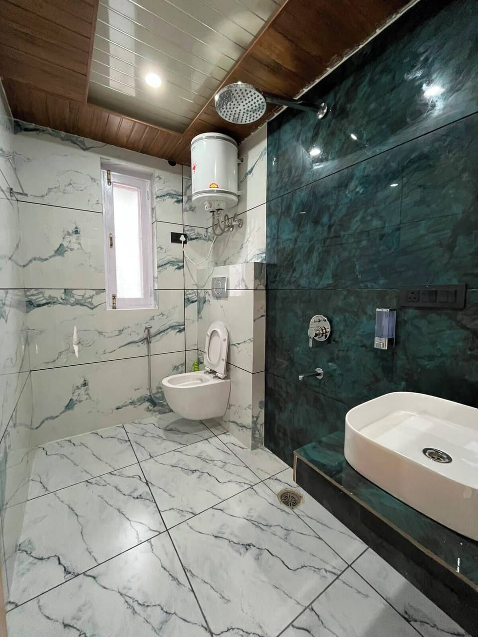 Premium Room, Balcony, Mountain View | Bathroom | Towels, soap, toilet paper