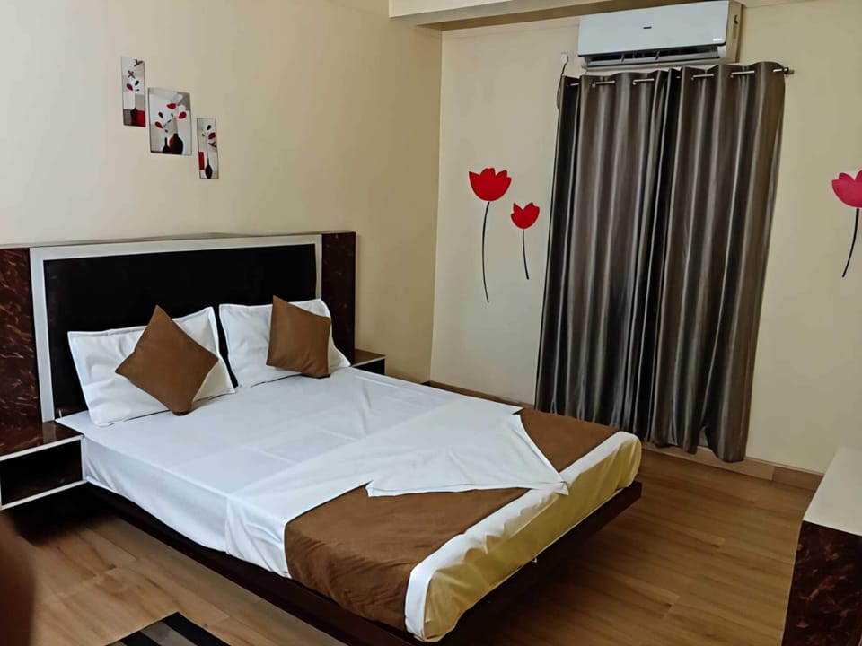 Deluxe Room | Rollaway beds (surcharge), WiFi (free), bed sheets