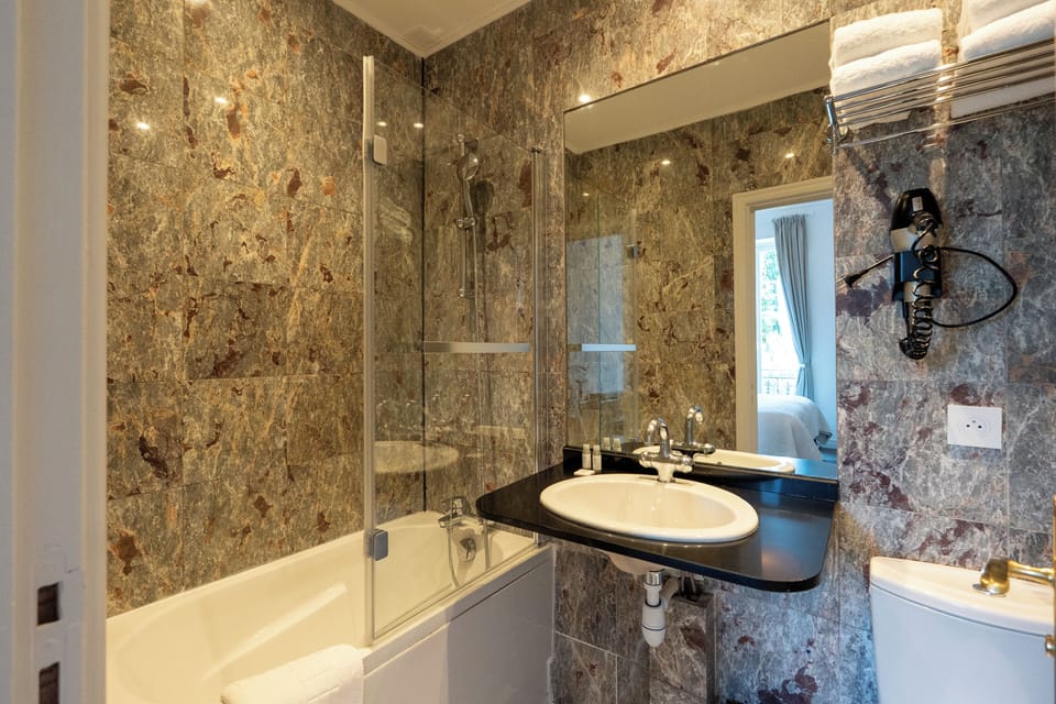 Comfort Double or Twin Room, Sea View | Bathroom | Shower, hair dryer, slippers, towels