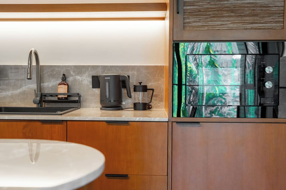 Deluxe Apartment, Poolside | Private kitchen
