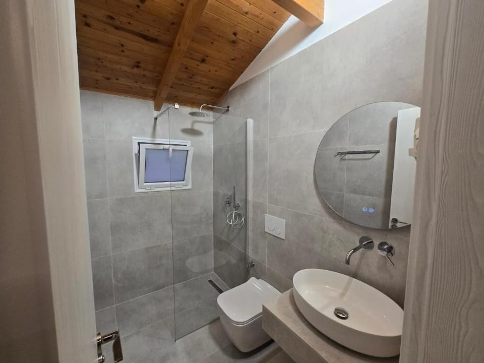 Apartment, Balcony, Sea View | Bathroom | Shower, hair dryer, towels, toilet paper