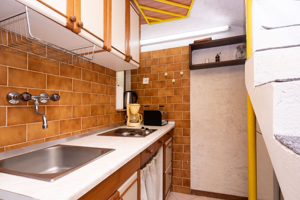 Apartment (A1) | Private kitchen | Fridge, microwave, stovetop, espresso maker