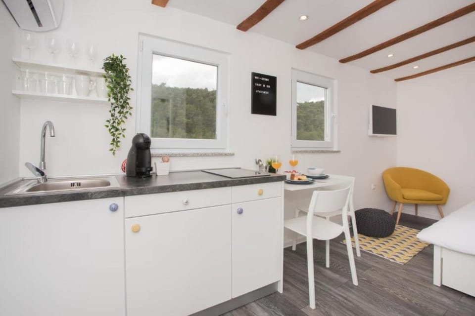 Studio (A1) | Private kitchen | Fridge, stovetop, espresso maker, electric kettle