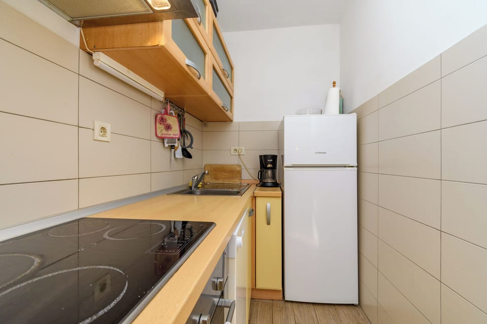 Apartment (A1) | Private kitchen | Espresso maker, fridge, microwave, oven
