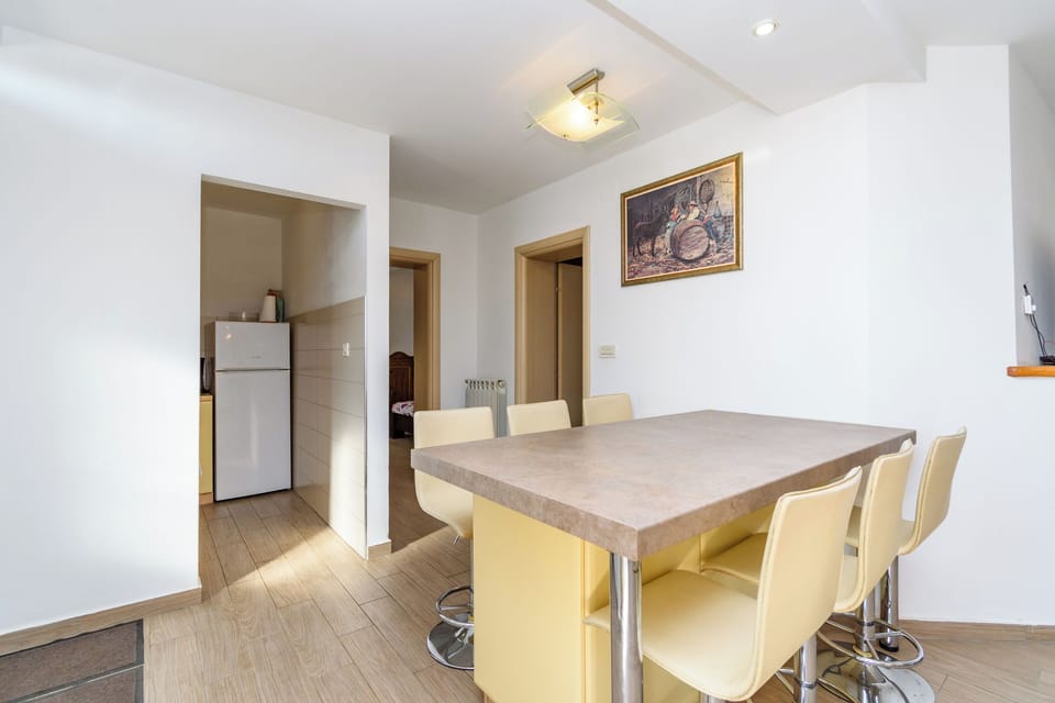 Apartment (A1) | Dining