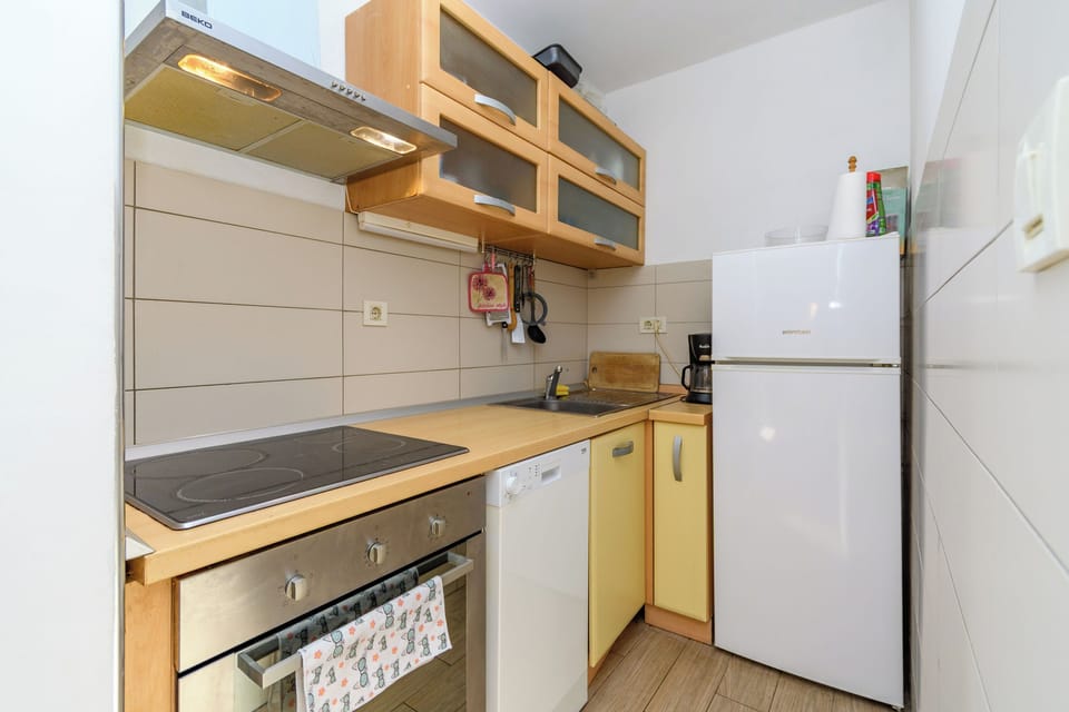 Apartment (A1) | Private kitchen | Espresso maker, fridge, microwave, oven