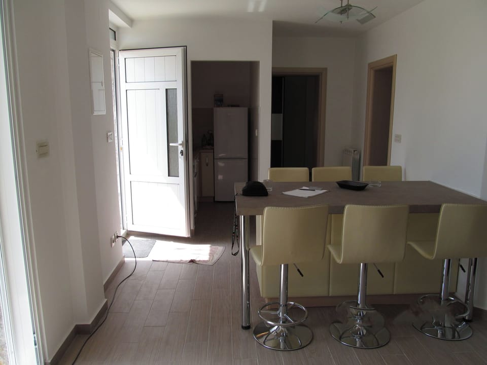 Apartment (A1) | Dining