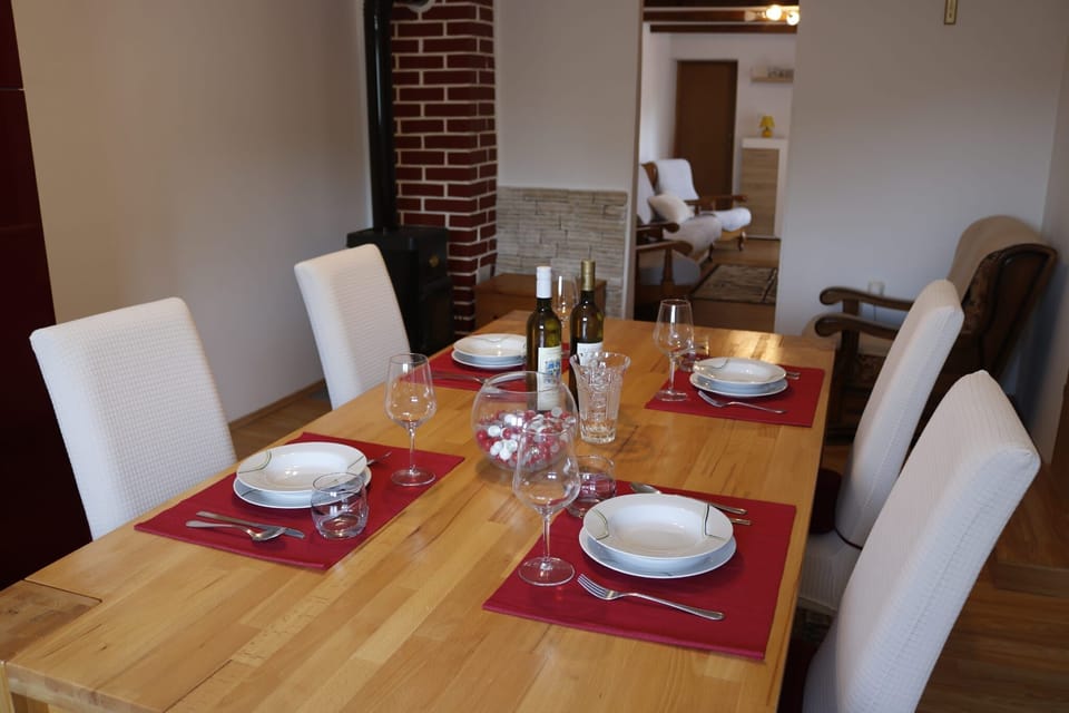Apartment (A1) | Private kitchen | Fridge, microwave, oven, stovetop