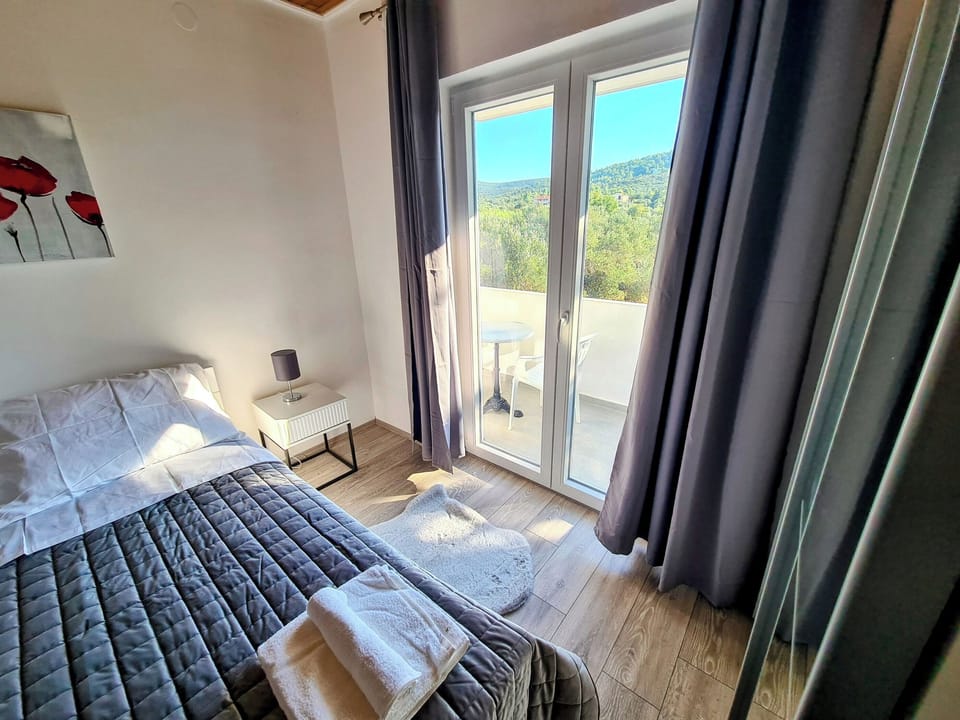 House | Iron/ironing board, WiFi (free)