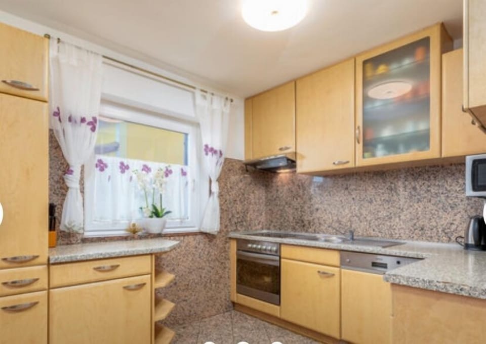 House | Private kitchen | Espresso maker, coffee/tea maker, fridge, microwave