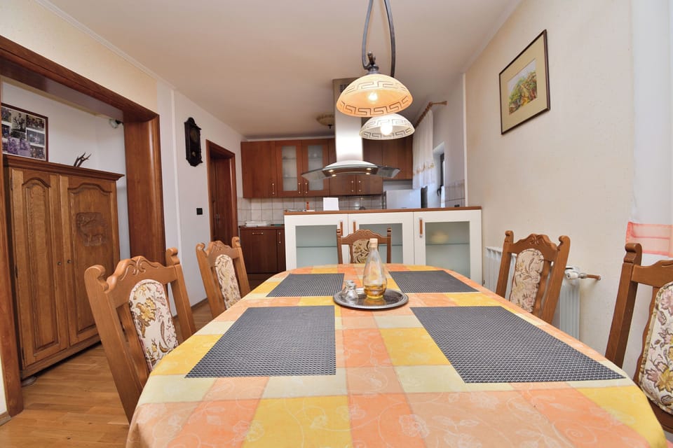 Apartment (A1) | Dining