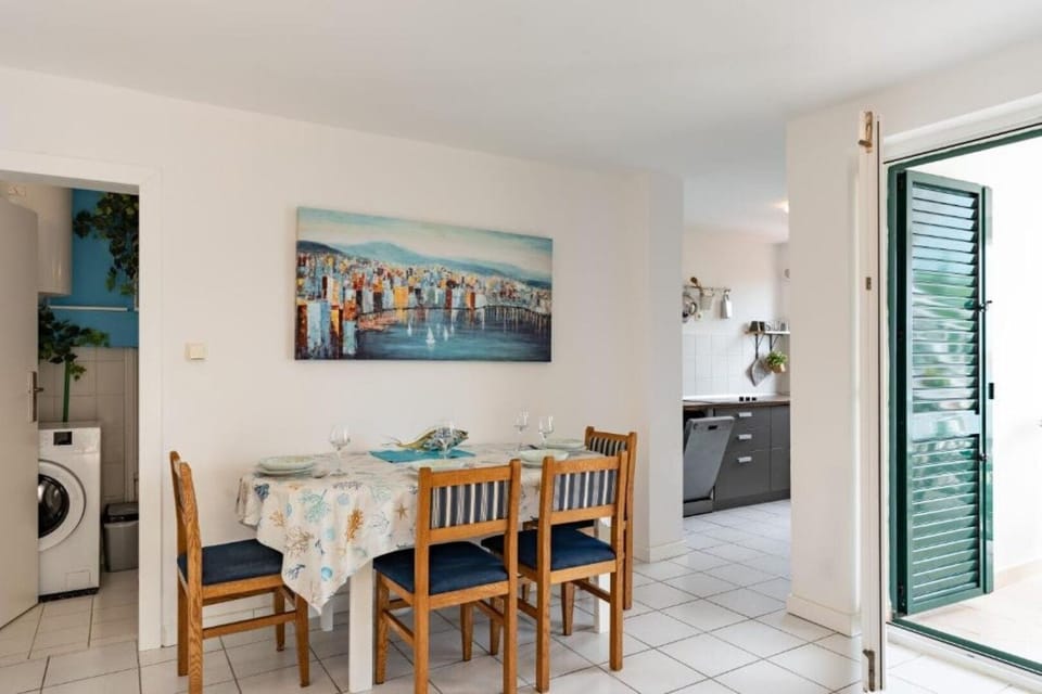Apartment (A1) | Dining