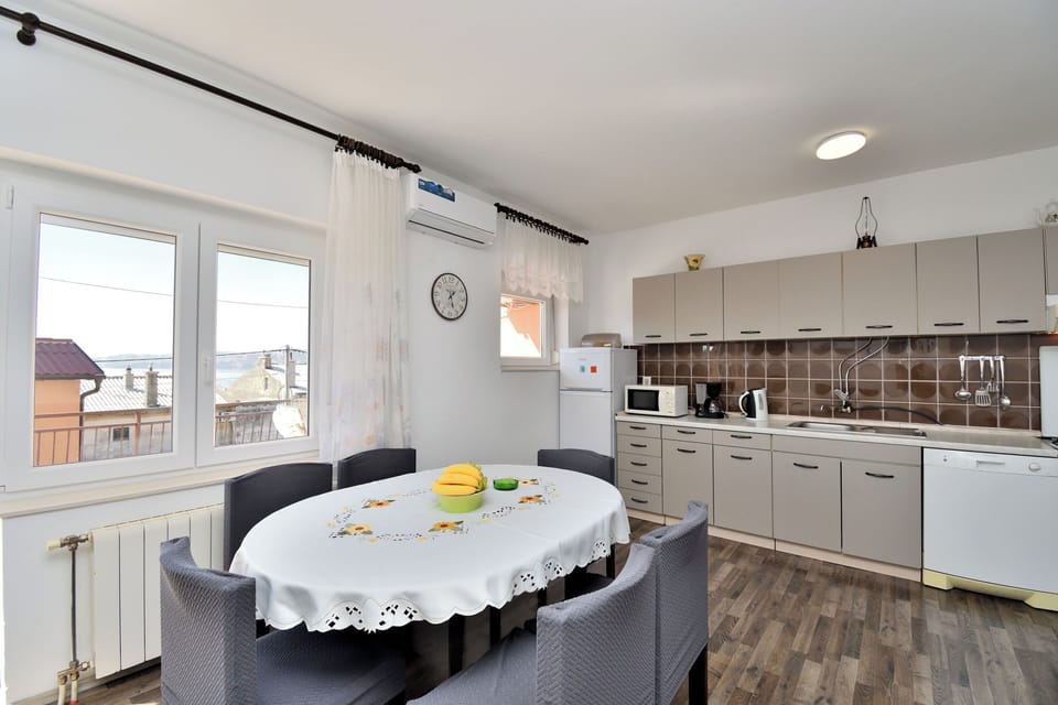 Apartment (A1) | Private kitchen | Fridge, microwave, oven, stovetop