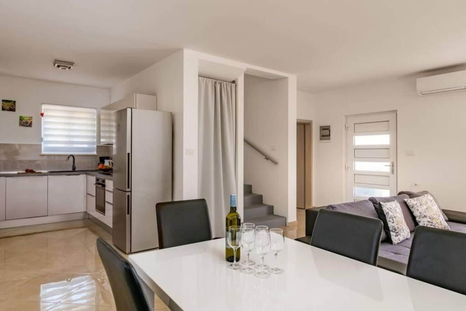 House | Living room | Smart TV