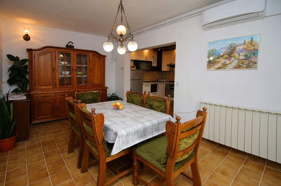 Apartment (A1) | Dining