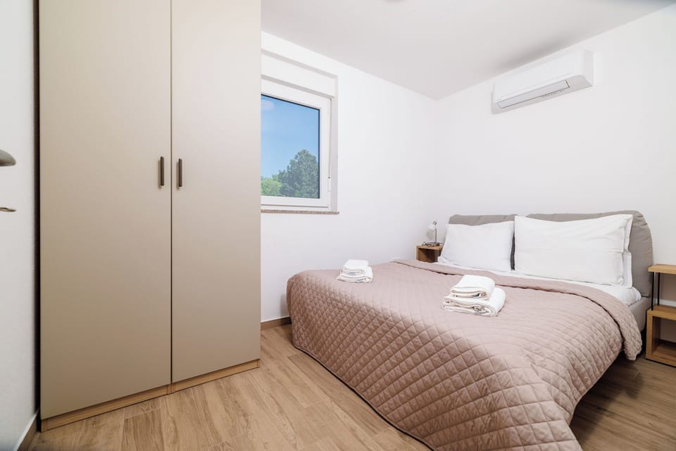 Villa | In-room safe, iron/ironing board, WiFi (free)
