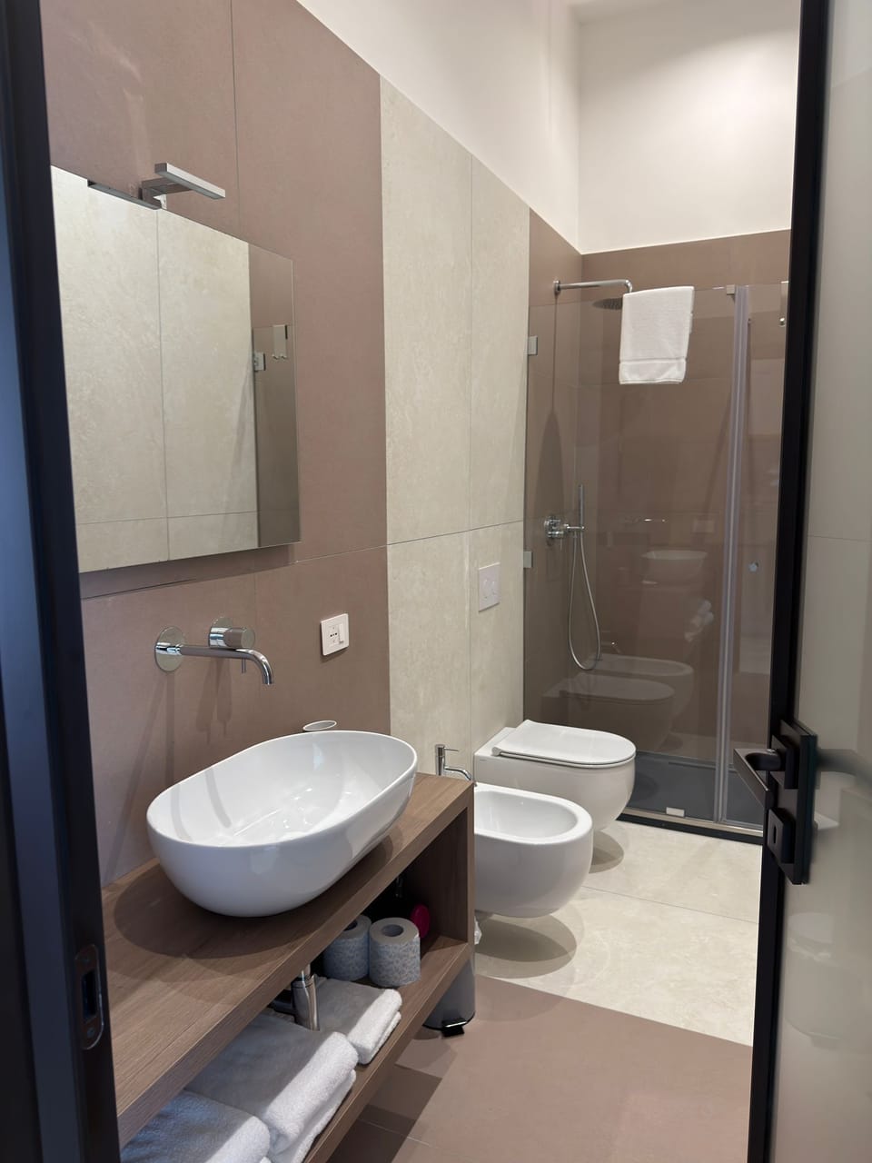 Deluxe Triple Room, Balcony | Bathroom | Hair dryer, towels, soap, shampoo