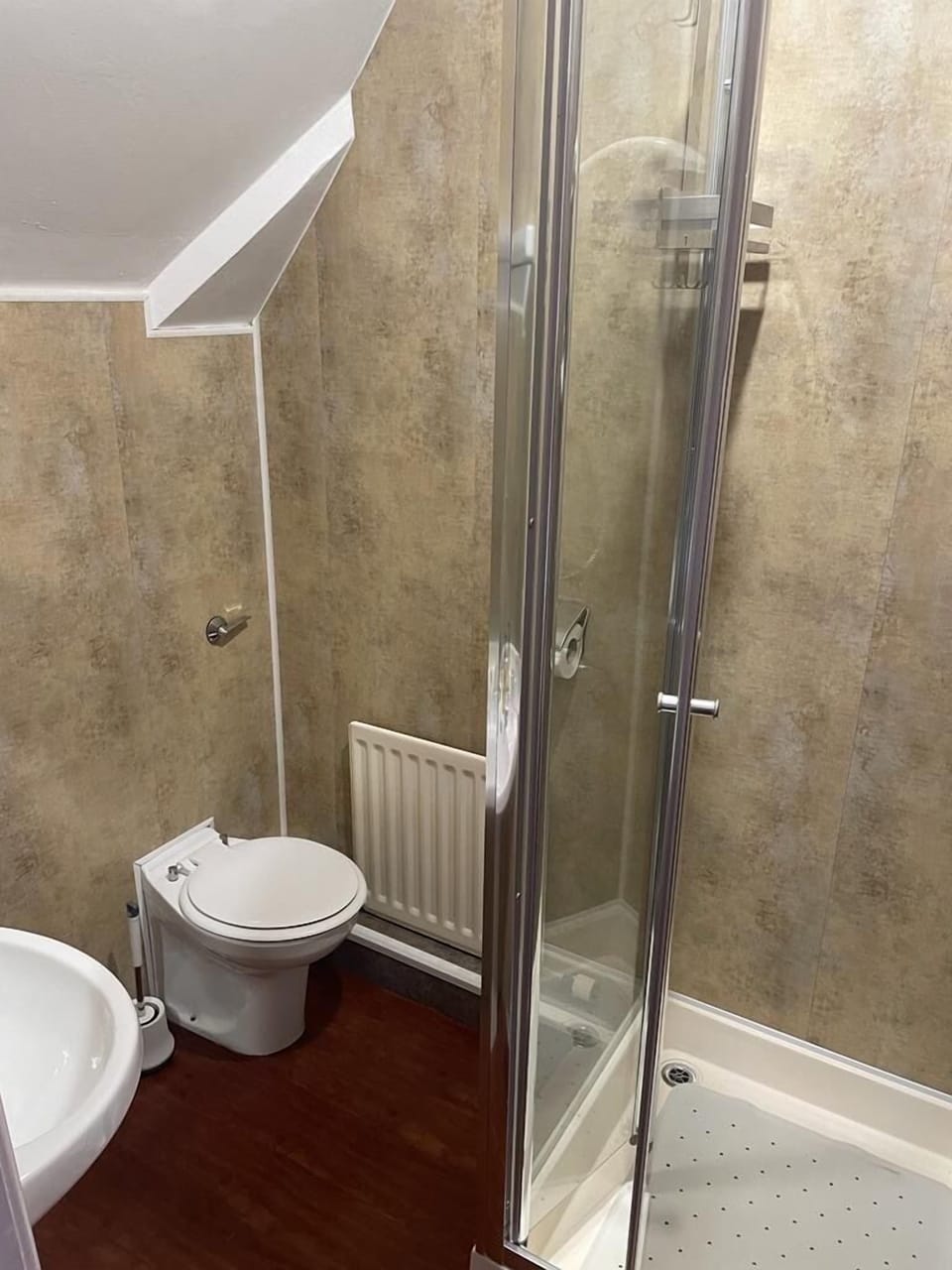 Standard Room | Bathroom | Hair dryer, towels, soap, shampoo