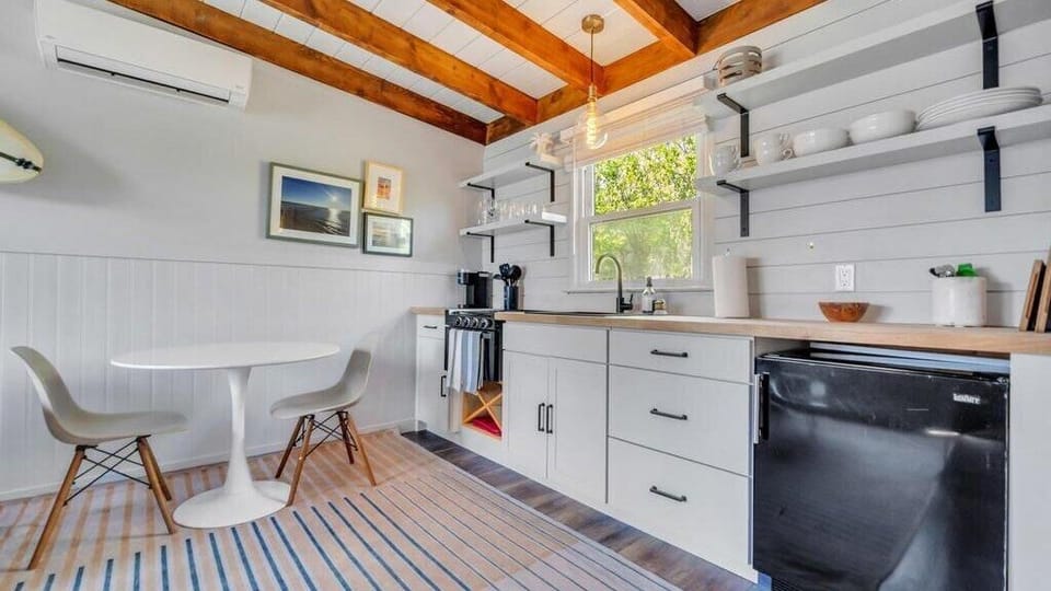 Suite, 1 Queen Bed (The Inn Spot One-Bedroom Suite - Unit) | Private kitchen