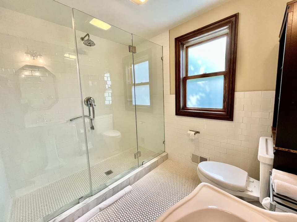 Standard Double Room, Private Bathroom | Bathroom