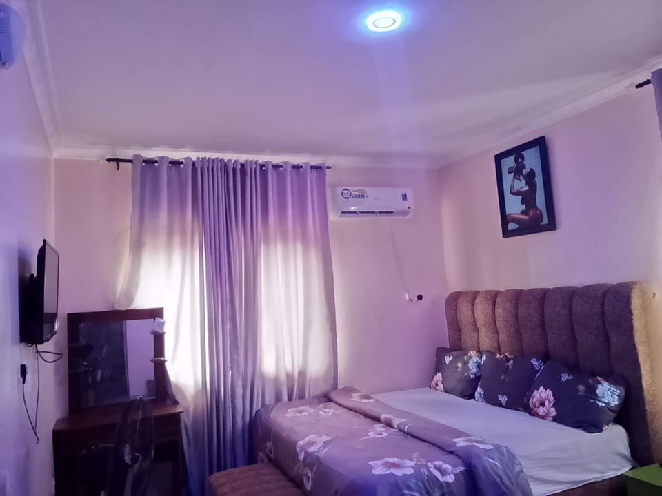 Deluxe Single Room | Laptop workspace, free WiFi