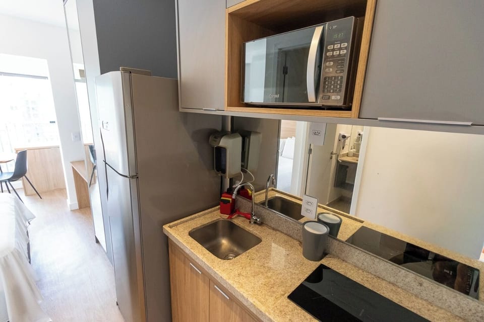 Deluxe Apartment, City View | Private kitchen