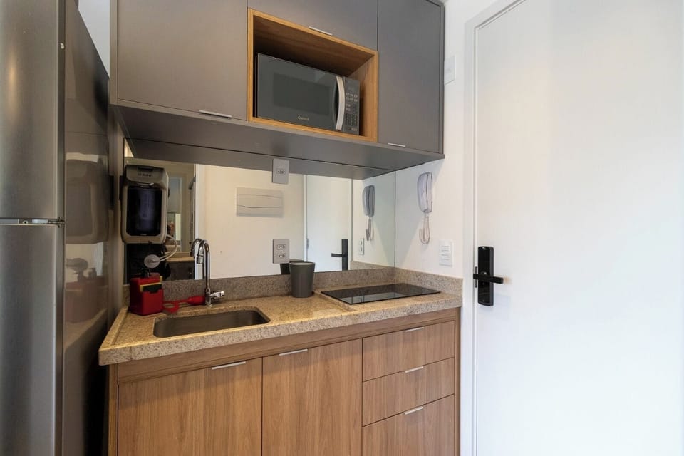 Deluxe Apartment, City View | Private kitchen