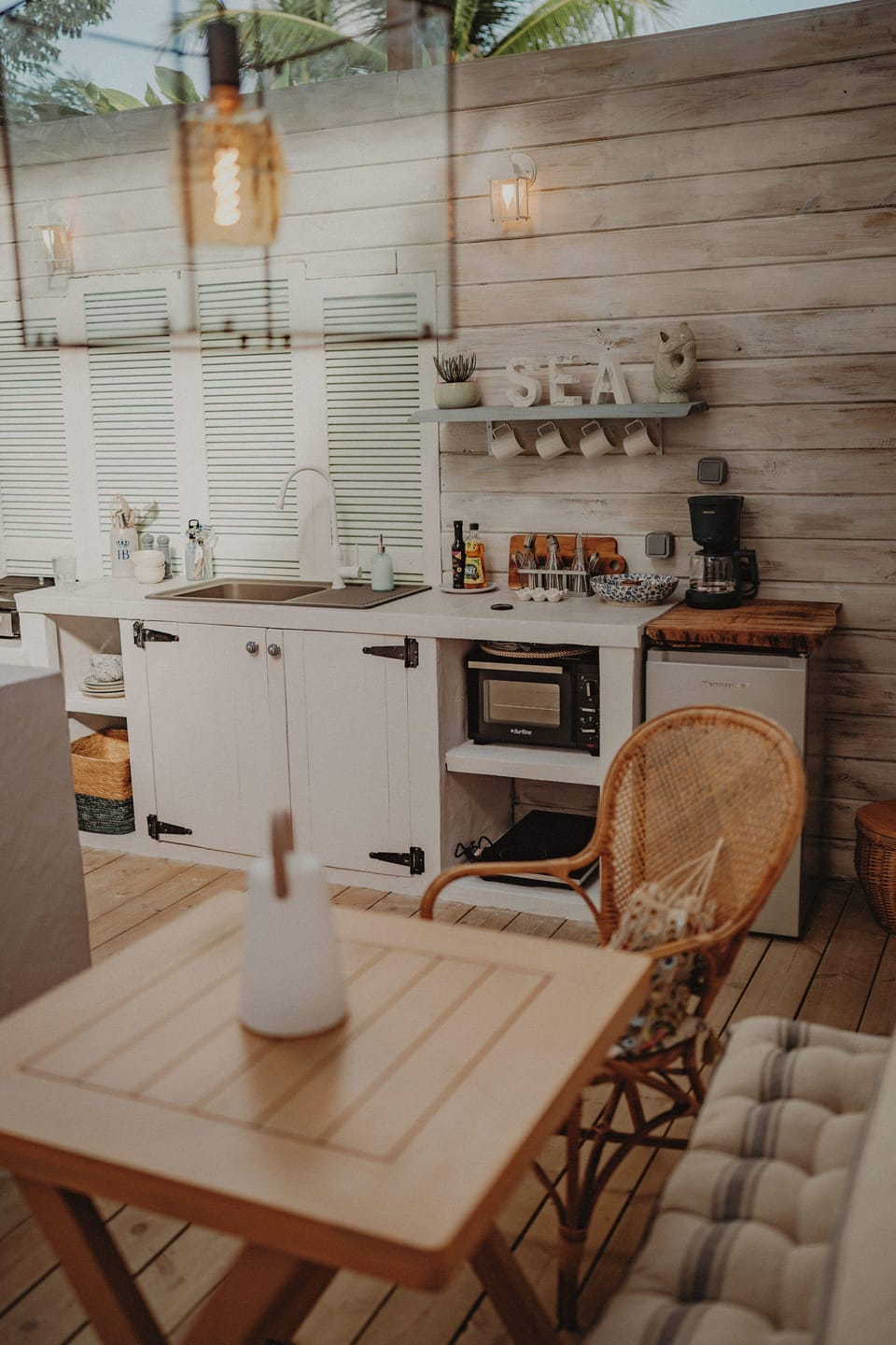 Deluxe Apartment, Pool View | Private kitchen