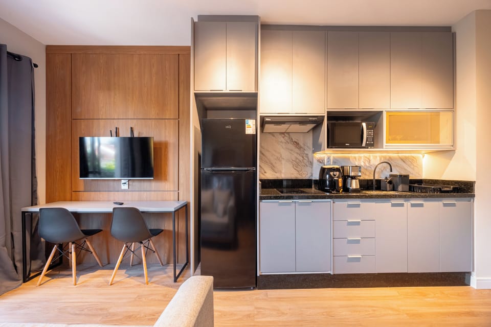 Basic Studio, City View | Private kitchen