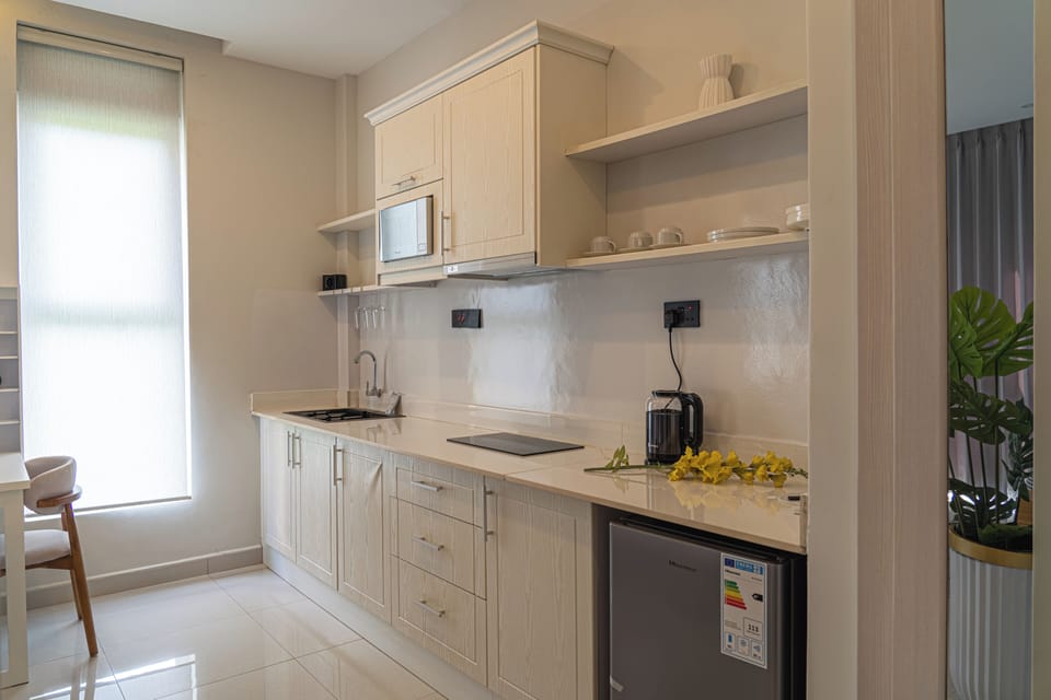 Deluxe Studio, Balcony, Pool View | Private kitchen | Coffee/tea maker, microwave, electric kettle, cookware/dishes/utensils