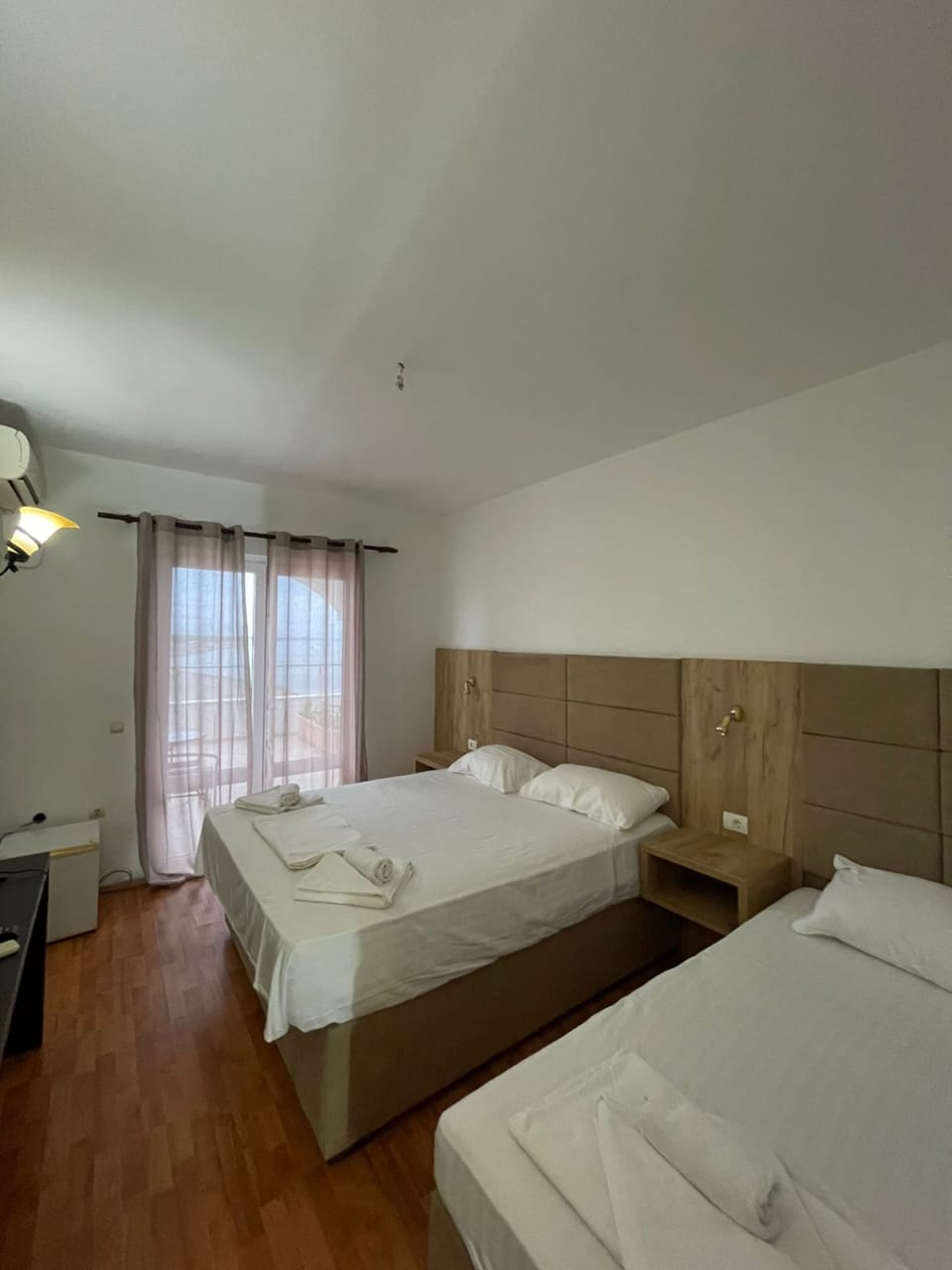 Desk, free WiFi, bed sheets