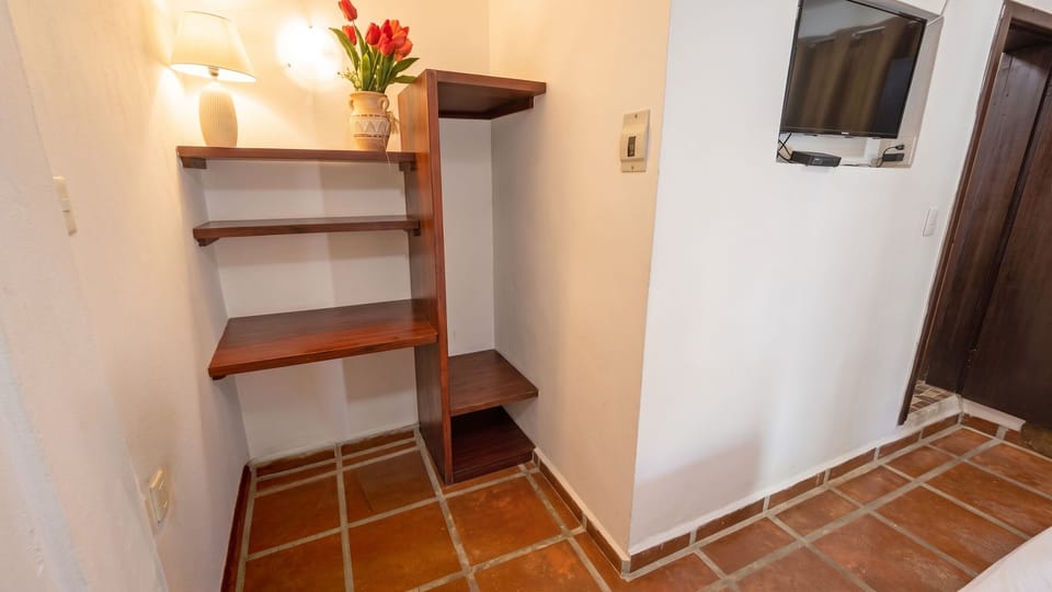 Comfort Room | Down comforters, free WiFi, bed sheets
