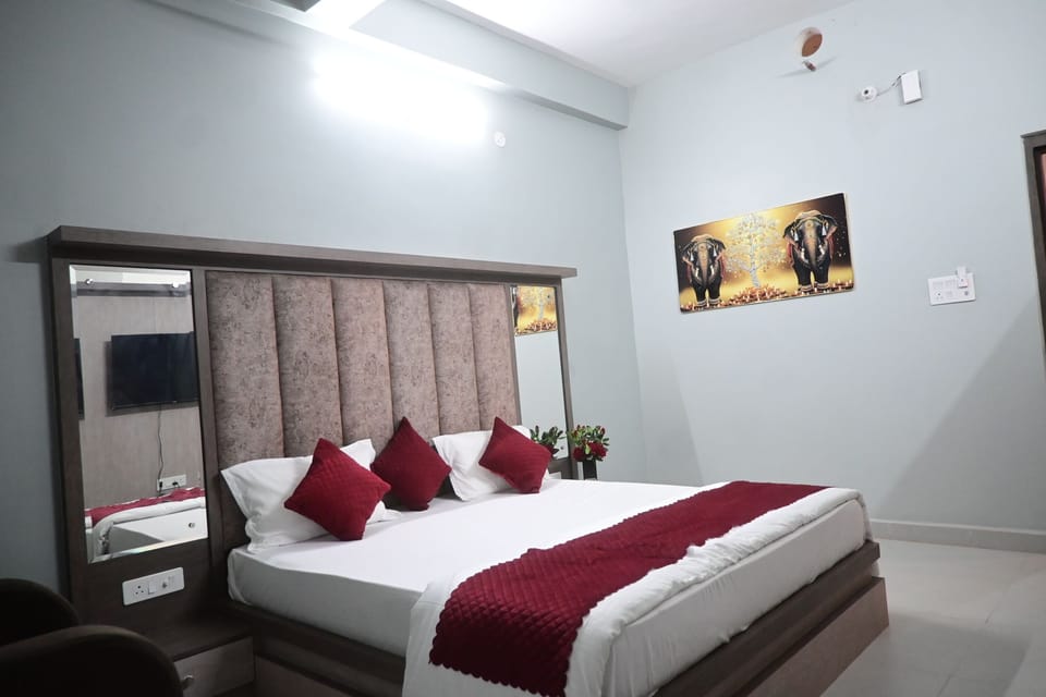 Standard Double or Twin Room, City View | Desk, laptop workspace, WiFi (free)