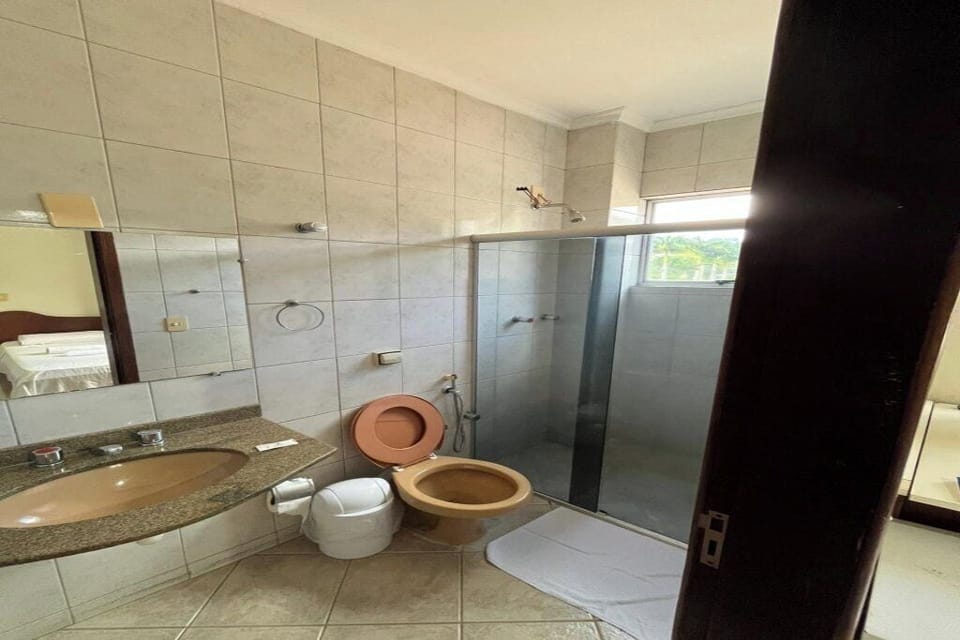 Economy Twin Room | Bathroom | Shower, free toiletries, towels, soap