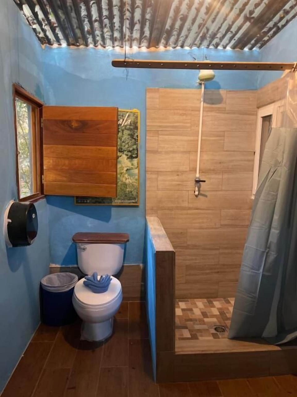 Basic Triple Room, Patio, Courtyard View | Bathroom