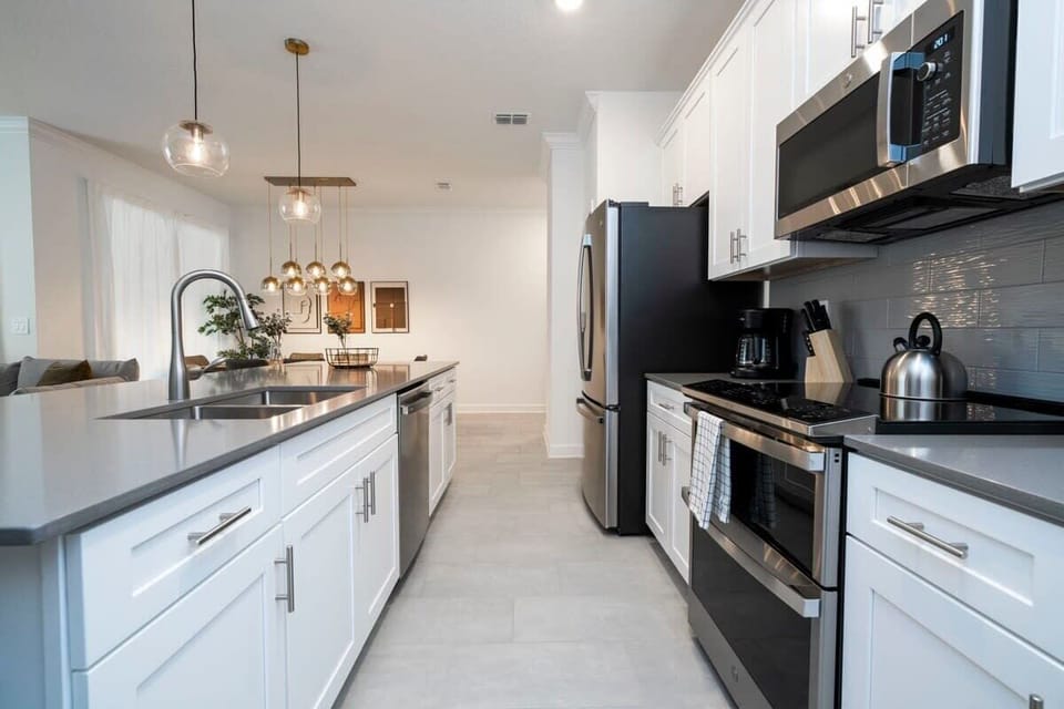 Townhome, Multiple Beds, Pool Access, Pool View (2681SS-SVH) | Private kitchen