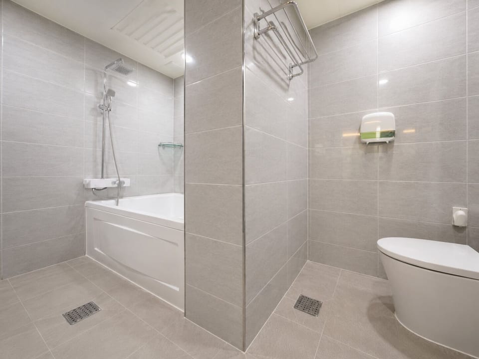 Premier Double Room, Park View | Bathroom