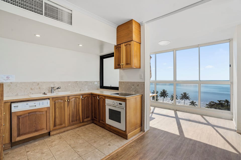 Executive Penthouse, 4 Bedrooms | Private kitchen