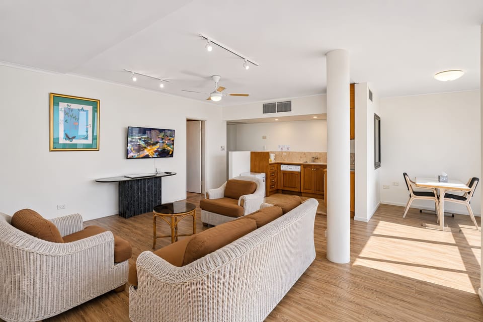 Executive Penthouse, 4 Bedrooms | Living area