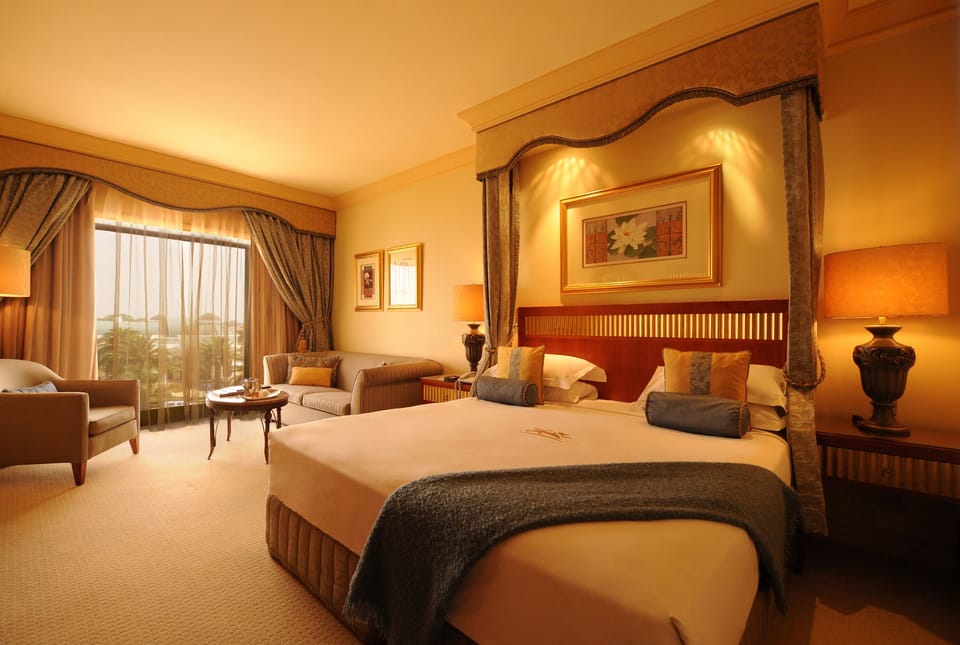 Club Superior King | Premium bedding, memory foam beds, minibar, in-room safe