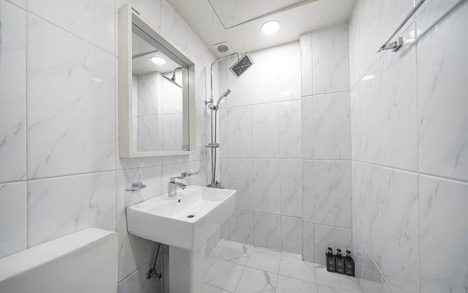 Standard Double Room, City View | Bathroom | Hair dryer, towels, soap, shampoo